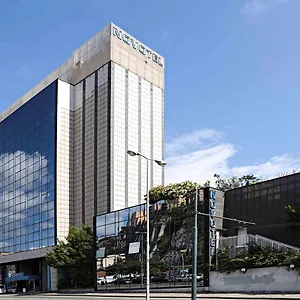 Otel Novotel, Cenova