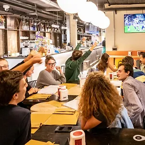Hostel Marathon, Cenova
