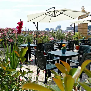 Otel Bellevue, Cenova